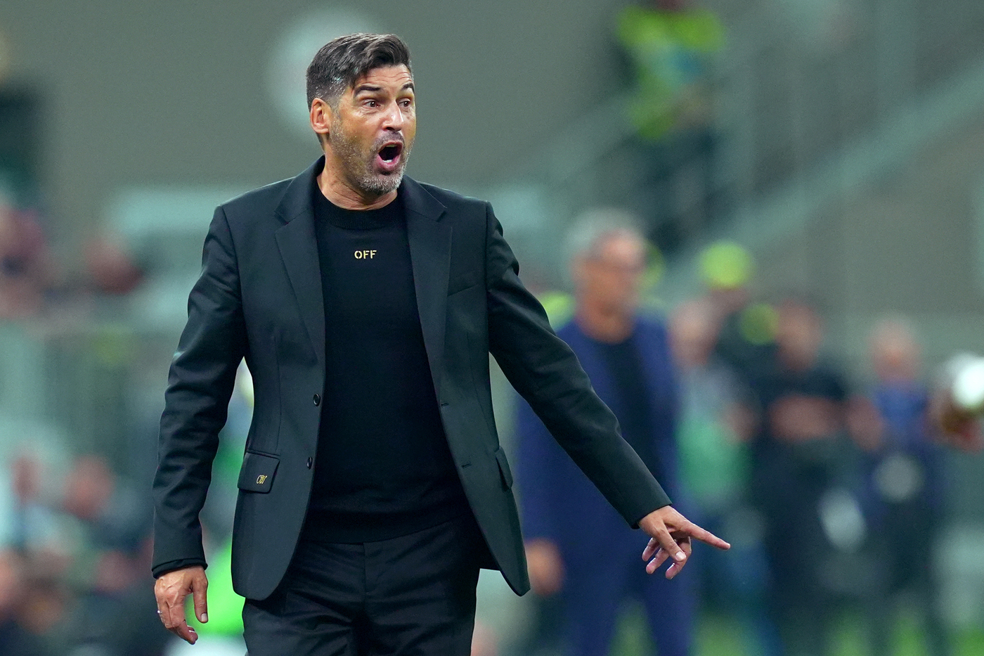 L'allenatore del Milan Paulo Fonseca a bordo campo durante la sfida di Serie A a San Siro contro il Lecce