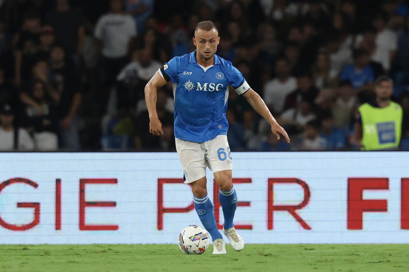 Il centrocampista del Napoli Stanislav Lobotka in campo contro il Palermo in Coppa Italia