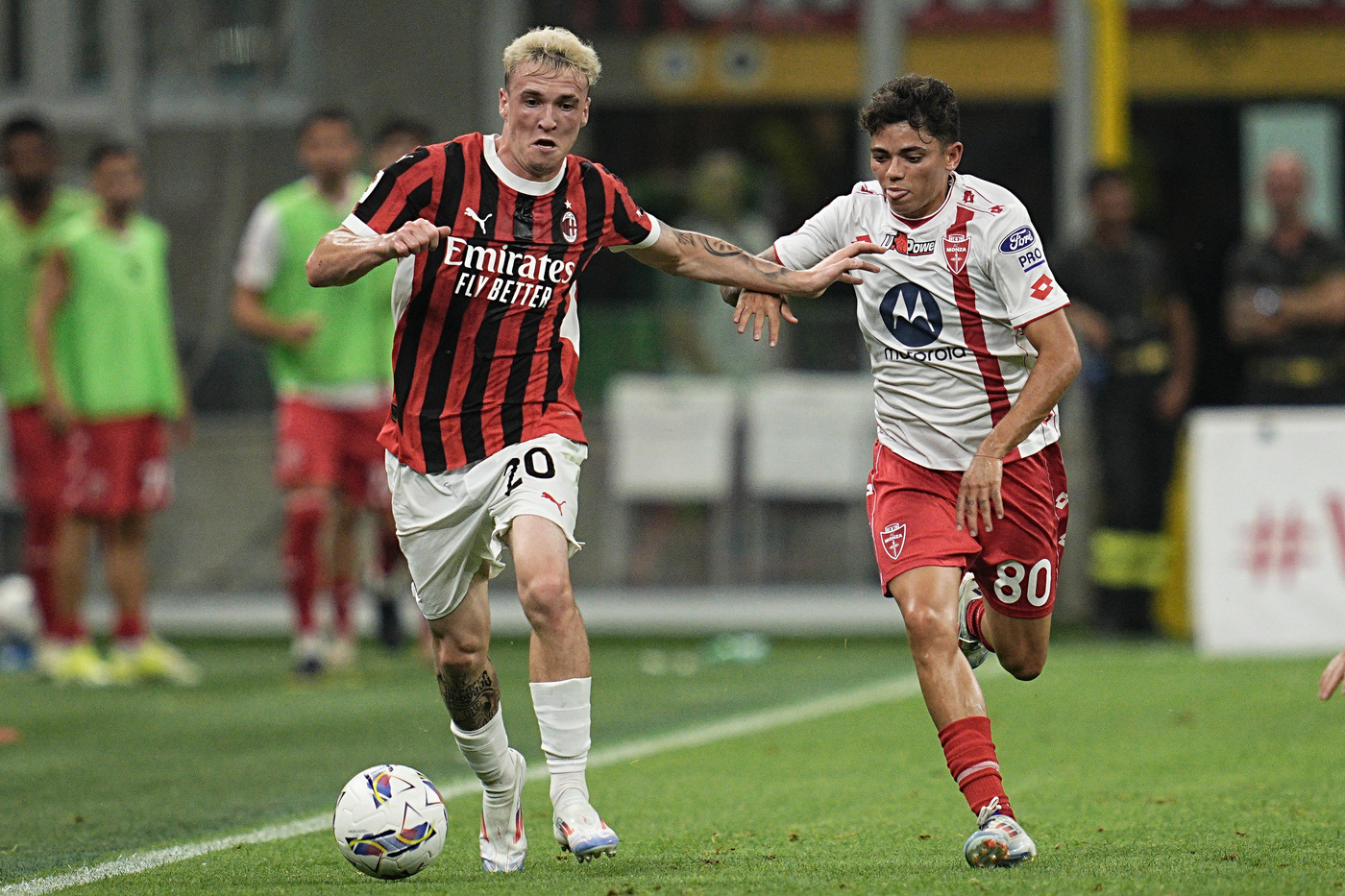 Il terzino sinistro del Milan Alex Jimenez in campo contro il Monza in Serie A