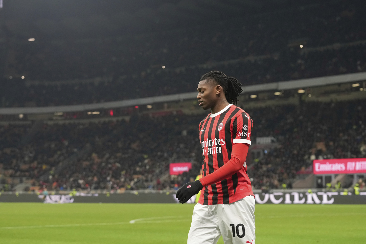 L'attaccante del Milan Rafael Leao in campo a San Siro contro il Cagliari