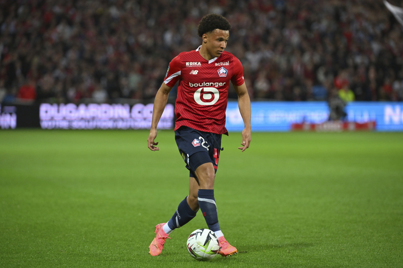 Il terzino destro del Lille Tiago Santos durante una partita di Ligue1 Rossonerisiamonoi.it