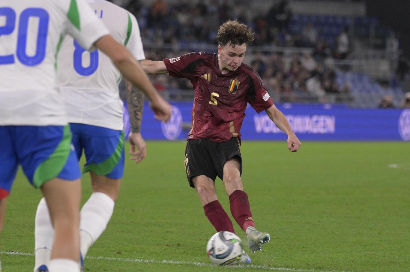 Il terzino belga Maxim De Cuyper in campo contro l'Italia Rossonerisiamonoi.it