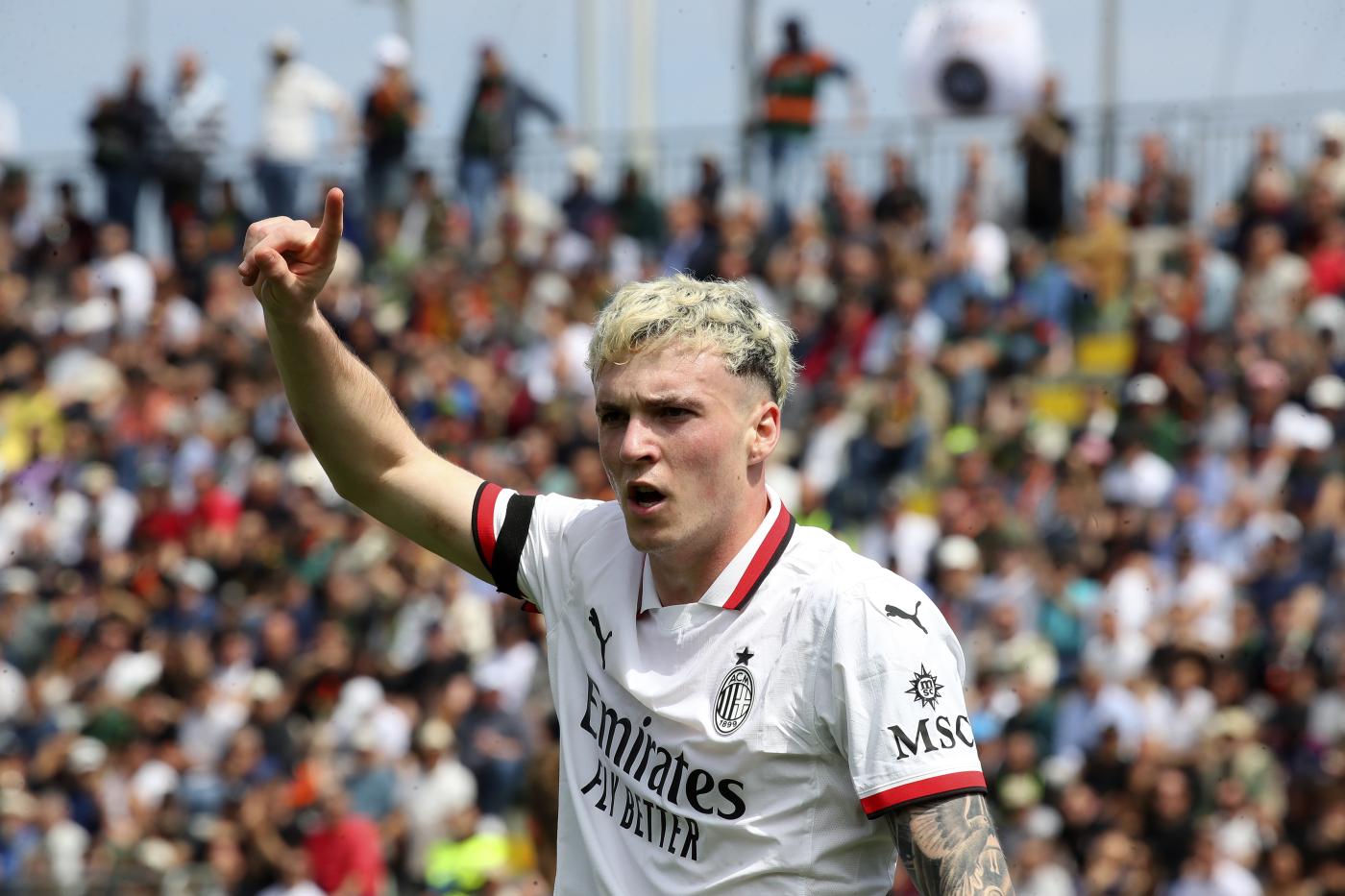 Il terzino del Milan Alex Jimenez in campo contro il Venezia in Serie A Rossonerisiamonoi.it