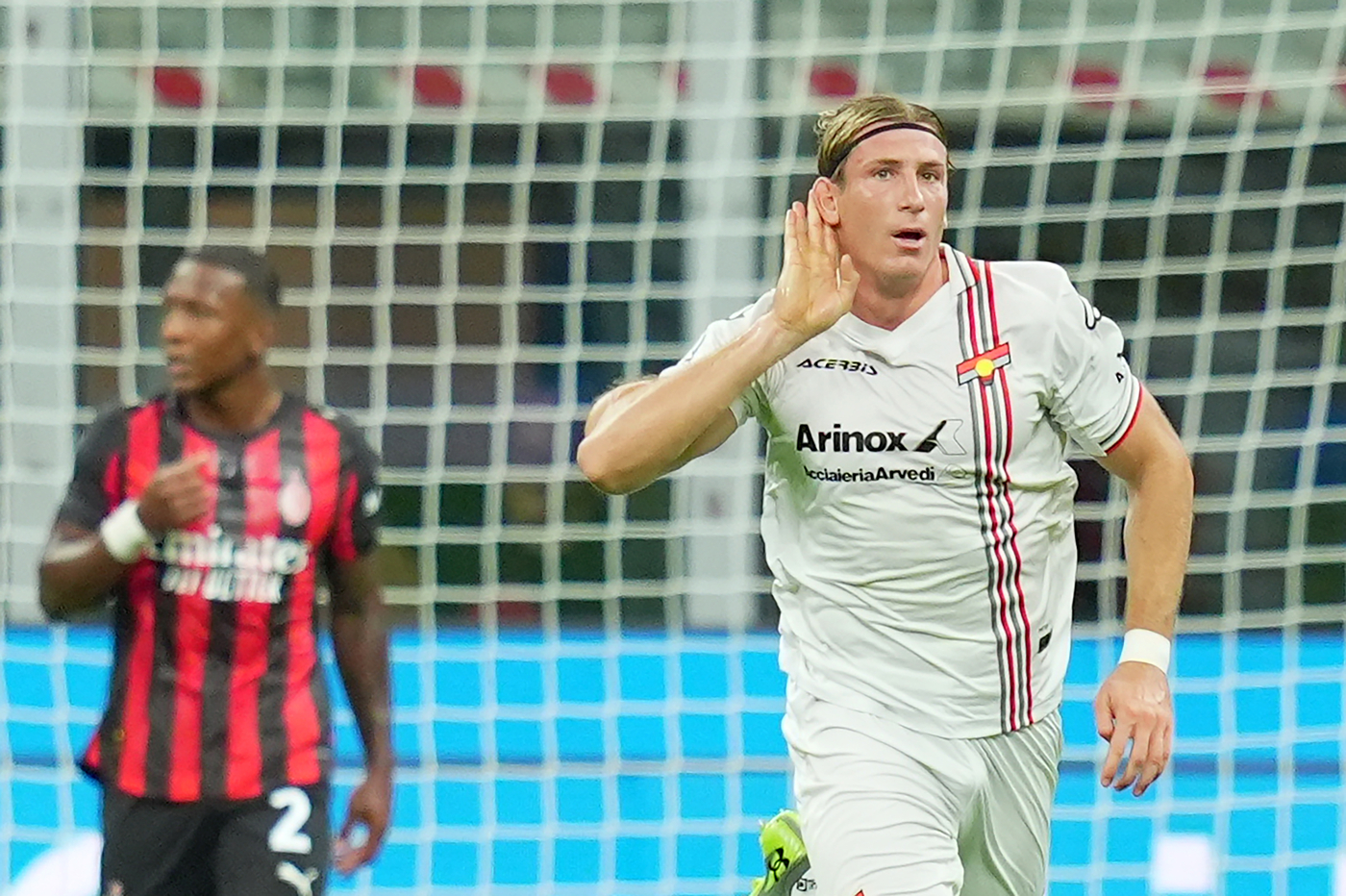 Federico Baschirotto esulta dopo il gol segnato a San Siro contro il Milan