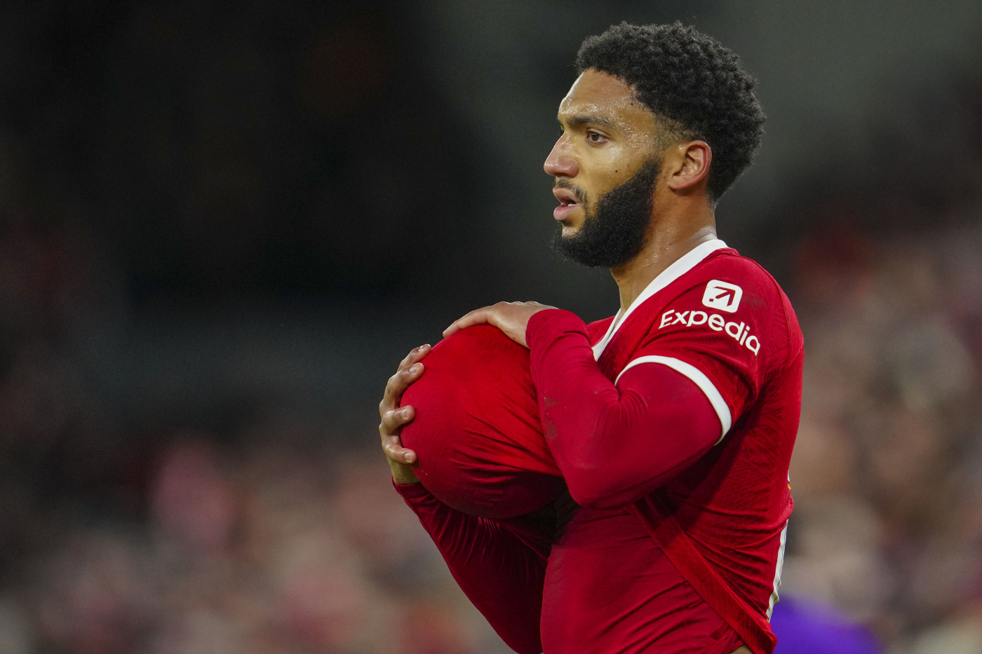 Il difensore del Liverpool Joe Gomez in campo in Premier League Rossonerisiamonoi.it