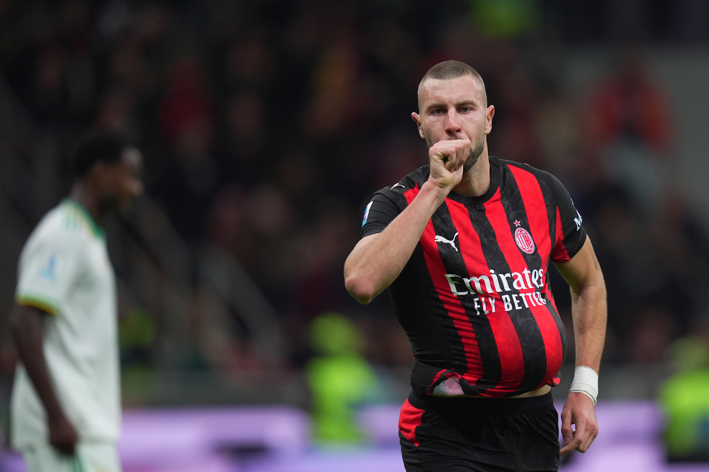 Strahinja Pavlovic esulta dopo il gol segnato alla Roma Rossonerisiamonoi.it