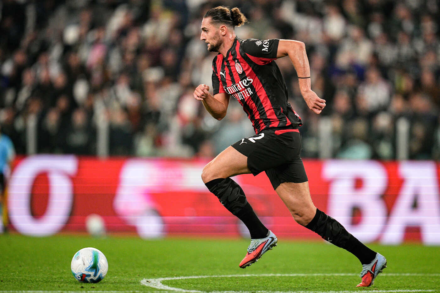 Adrien Rabiot in campo con la maglia del Milan Rossonerisiamonoi.it