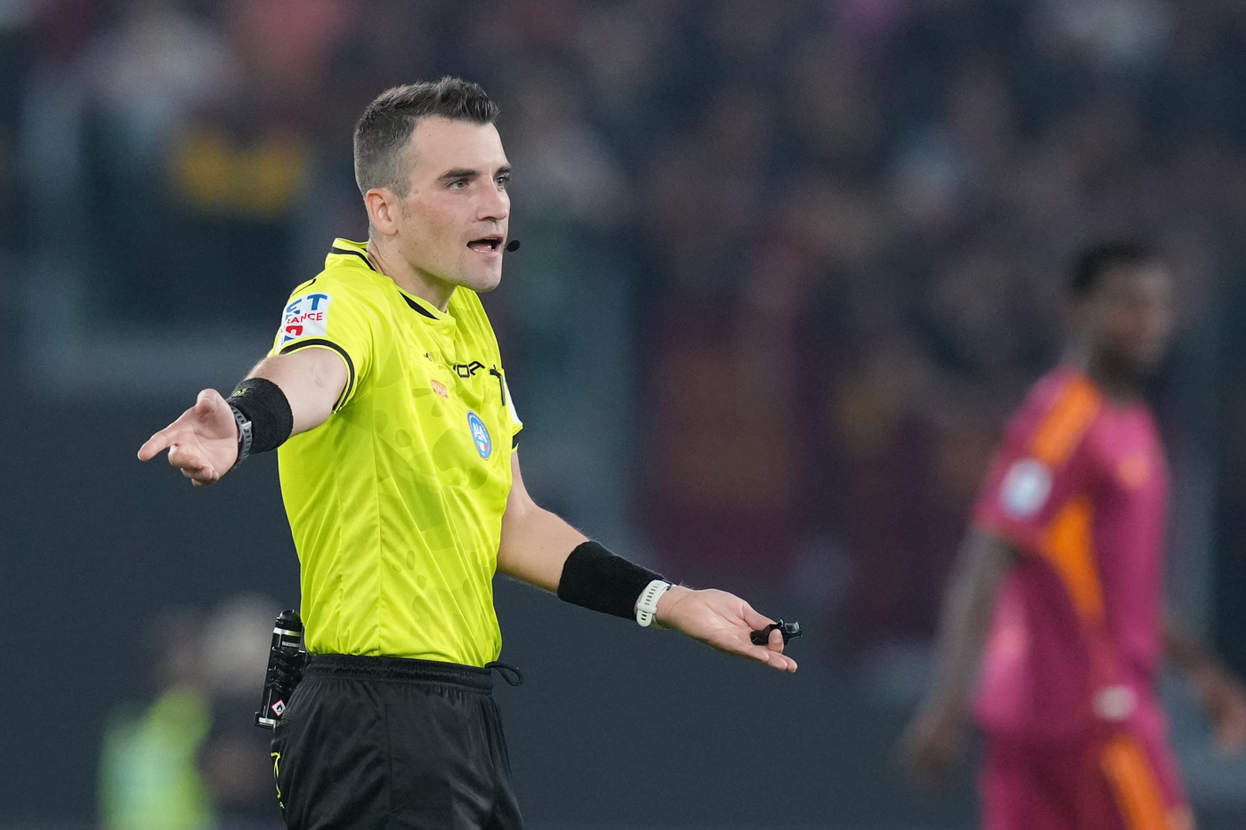 L'arbitro Valerio Crezzini dirige Roma-Parma Rossonerisiamonoi.it