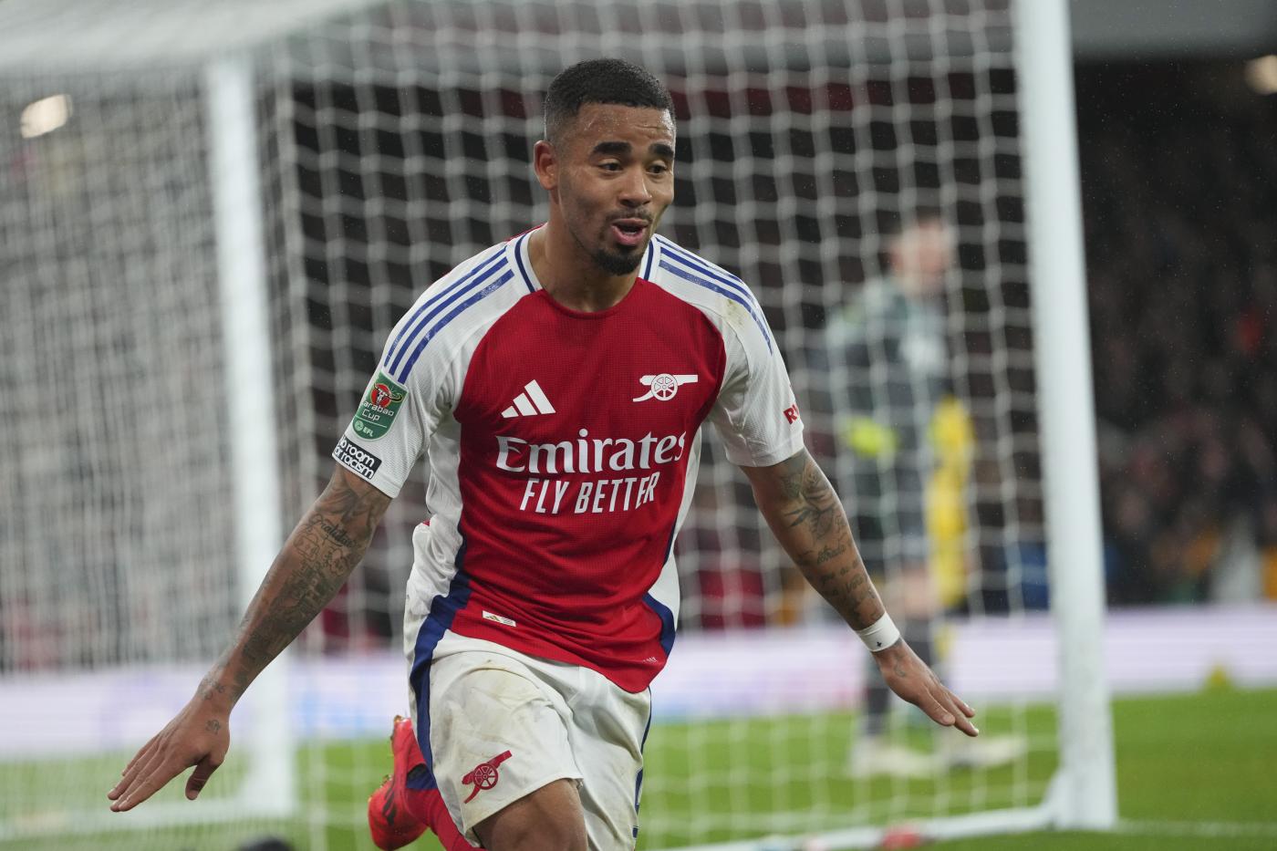 Gabriel Jesus esulta per un gol segnato con la maglia dell'Arsenal Rossonerisiamonoi.it