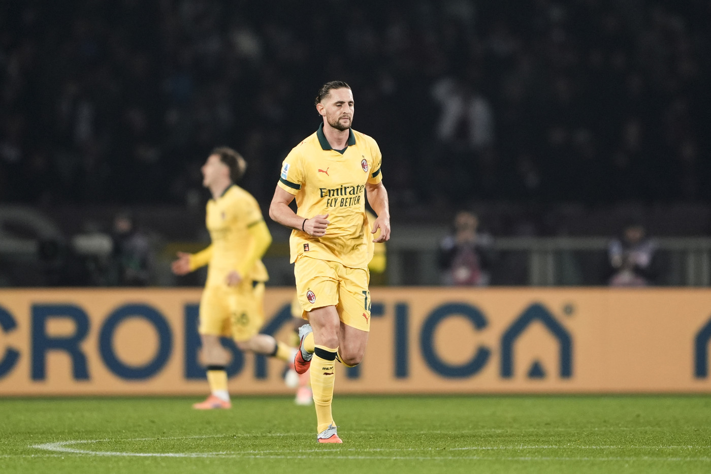 rossonerisiamonoi-rabiot-torino-milan-postpartita Il centrocampista rossonero Adrien Rabiot in campo durante Torino-Milan