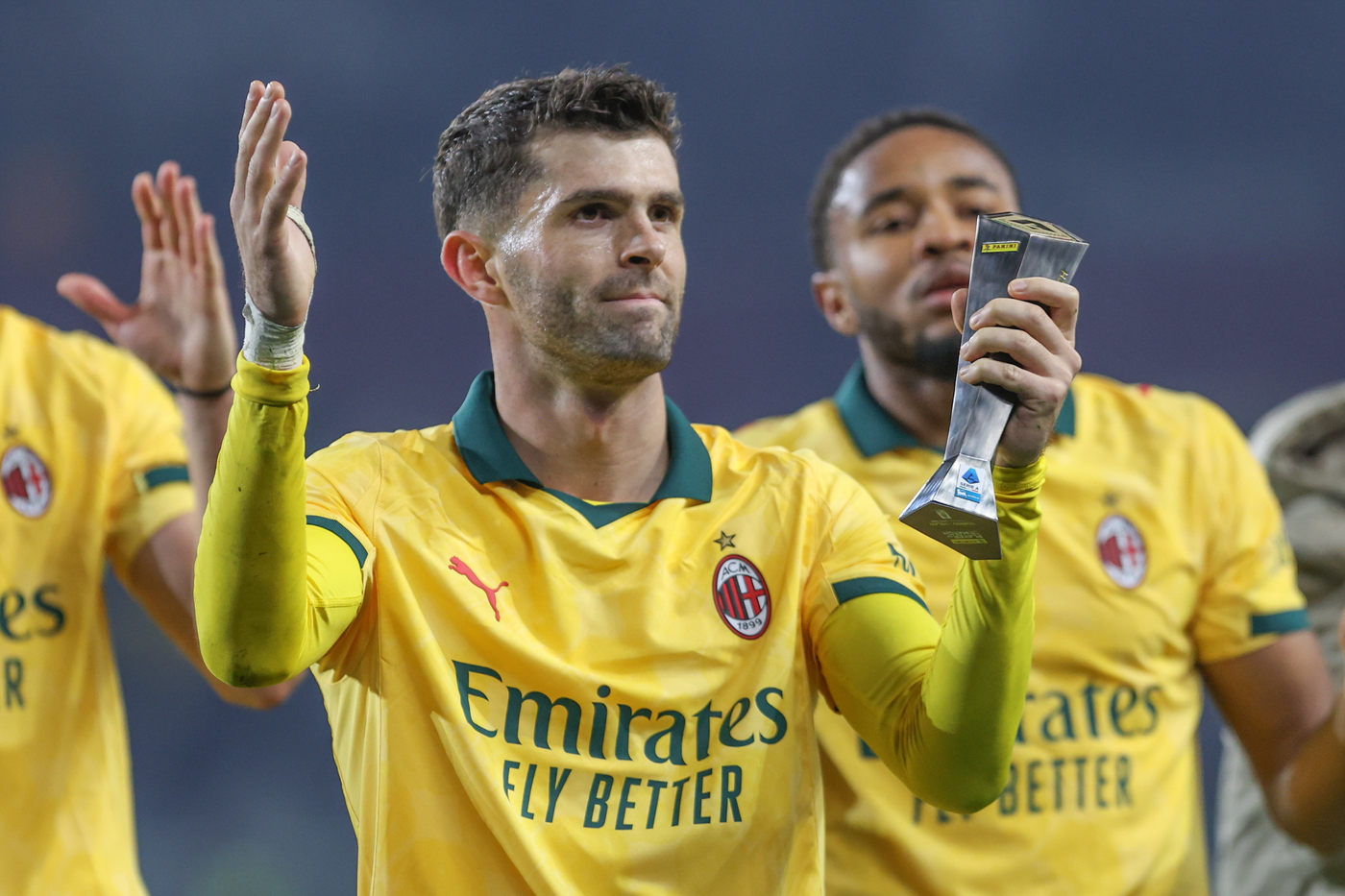 L'attaccante del Milan Christian Pulisic col premio di MVP al termine di Torino-Milan Rossonerisiamonoi.it