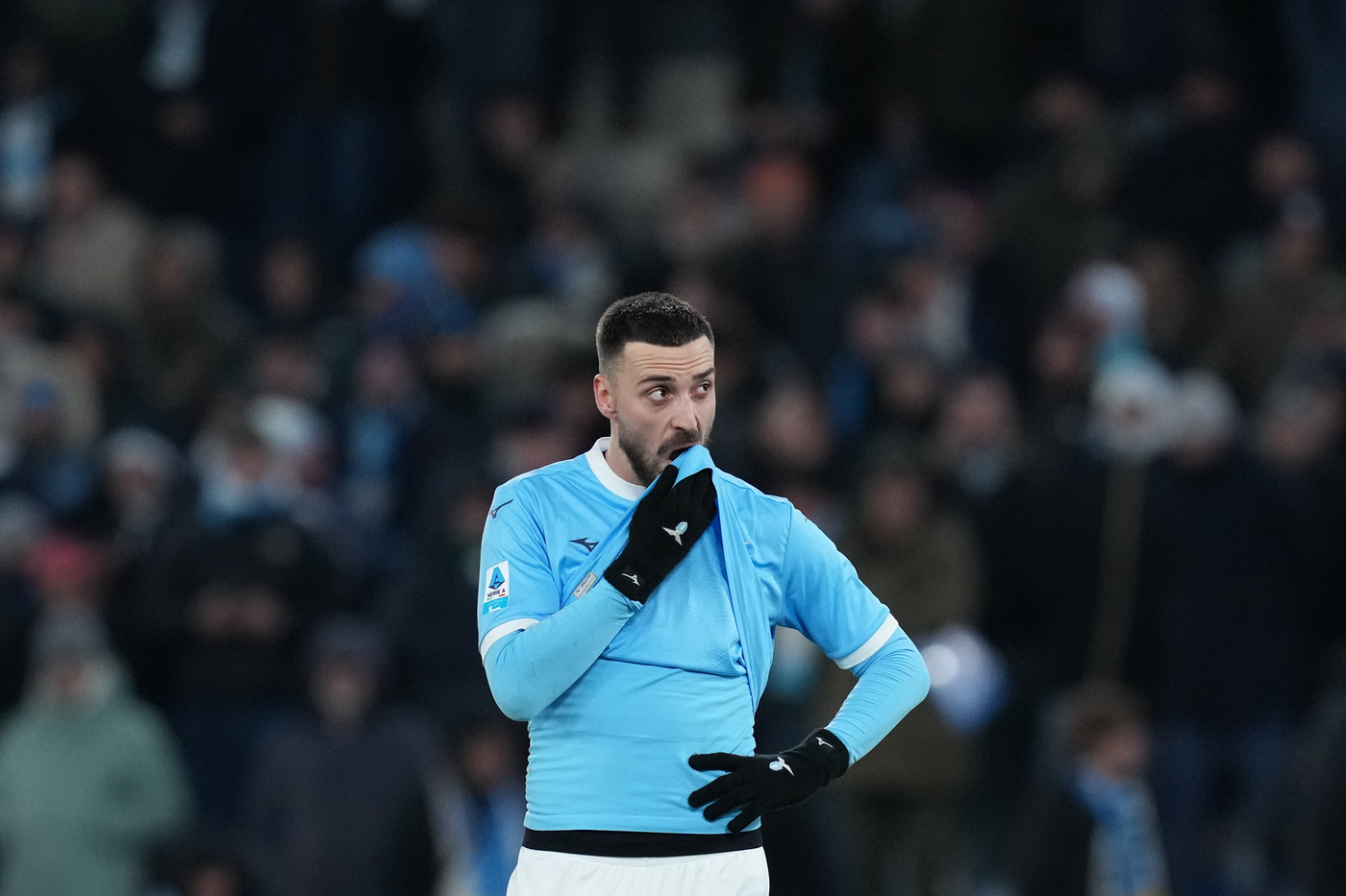 rossonerisiamonoi-dragusin-gila-milan-calciomercato Il difensore della Lazio Mario Gila in campo durante una gara di Serie A Rossonerisiamonoi.it