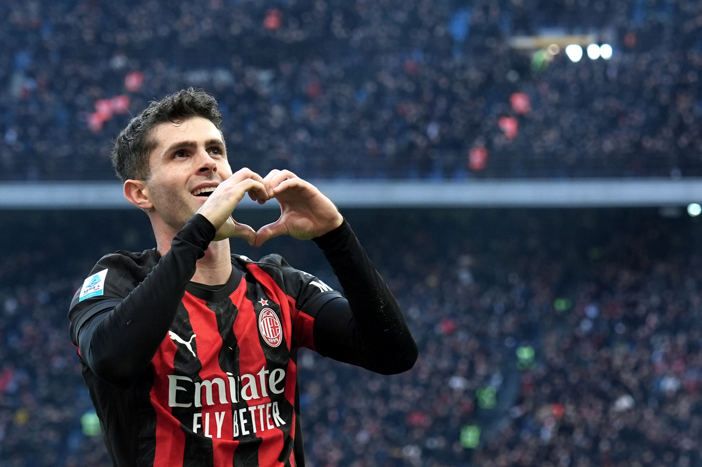 Christian Pulisic esulta dopo un gol segnato al Verona con la maglia del Milan Rossonerisiamonoi.it