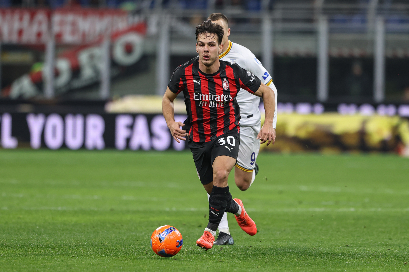 Ardon Jashari in campo con la maglia del Milan Rossonerisiamonoi.it