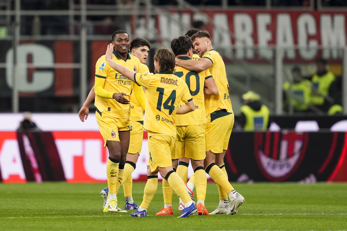 I giocatori del Milan festeggiano un gol segnato al Como Rossonerisiamonoi.it