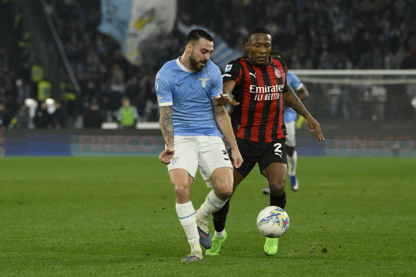 Pervis Estupinan in campo durante Lazio-Milan Rossonerisiamonoi.it