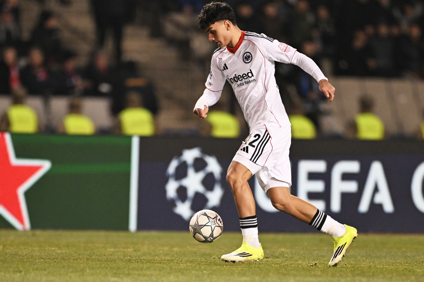 Can Uzun in maglia Eintracht Francoforte, trequartista obiettivo di calciomercato del Milan