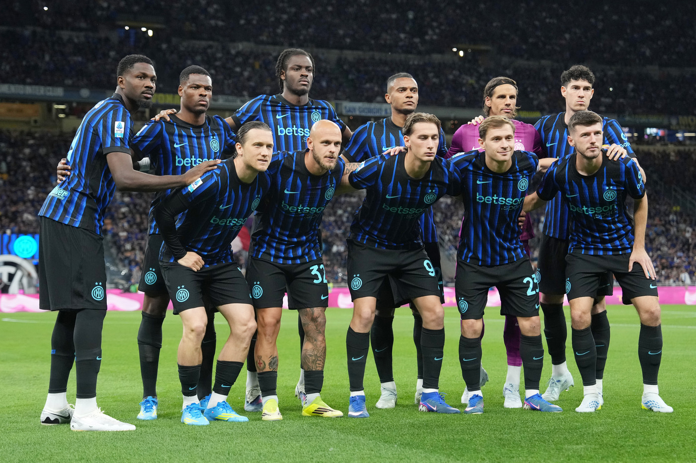 I giocatori dell'Inter in posa prima della gara col Parma a San Siro Rossonerisiamonoi.it